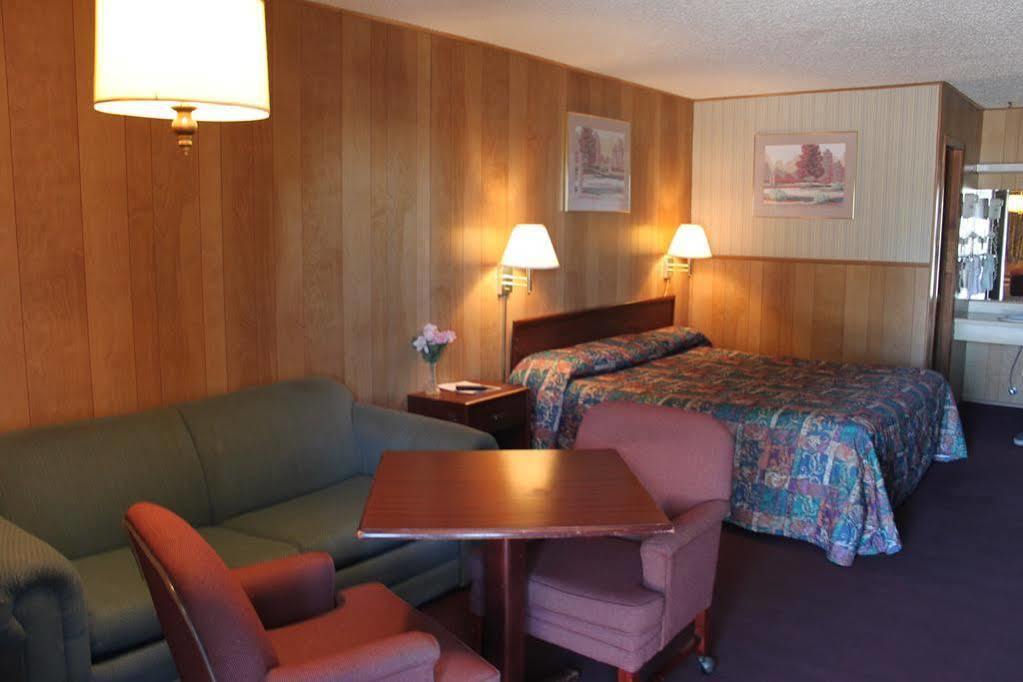 Gold Key Inn Brady Exterior photo
